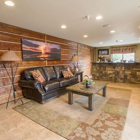 Travelodge By Wyndham Gardiner Yellowstone Park North Entr Екстериор снимка