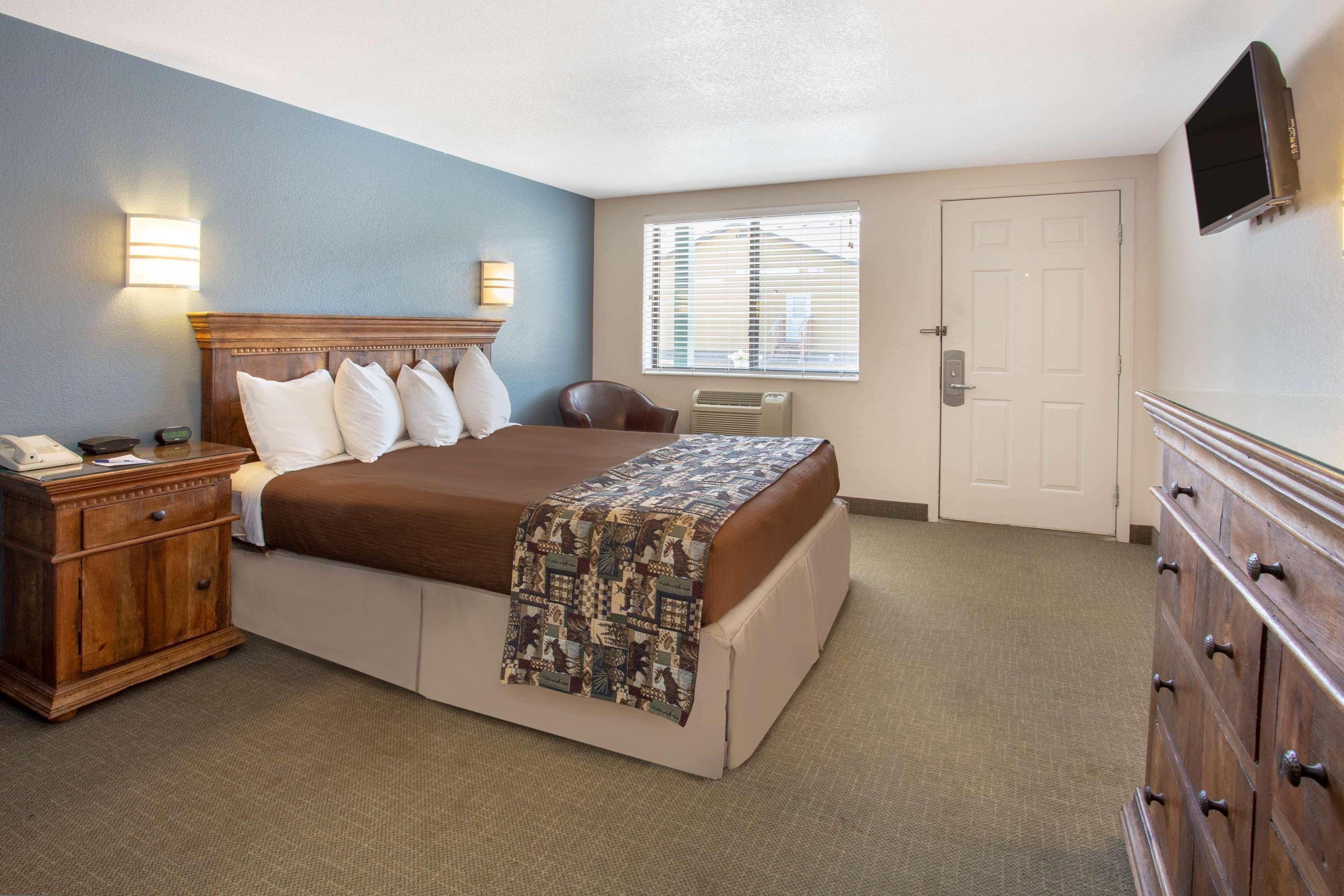 Travelodge By Wyndham Gardiner Yellowstone Park North Entr Екстериор снимка