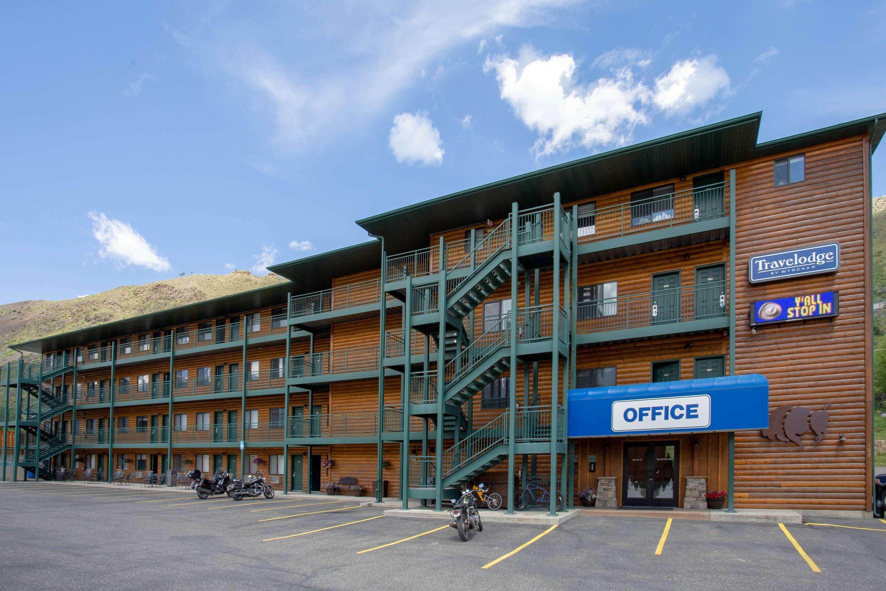 Travelodge By Wyndham Gardiner Yellowstone Park North Entr Екстериор снимка