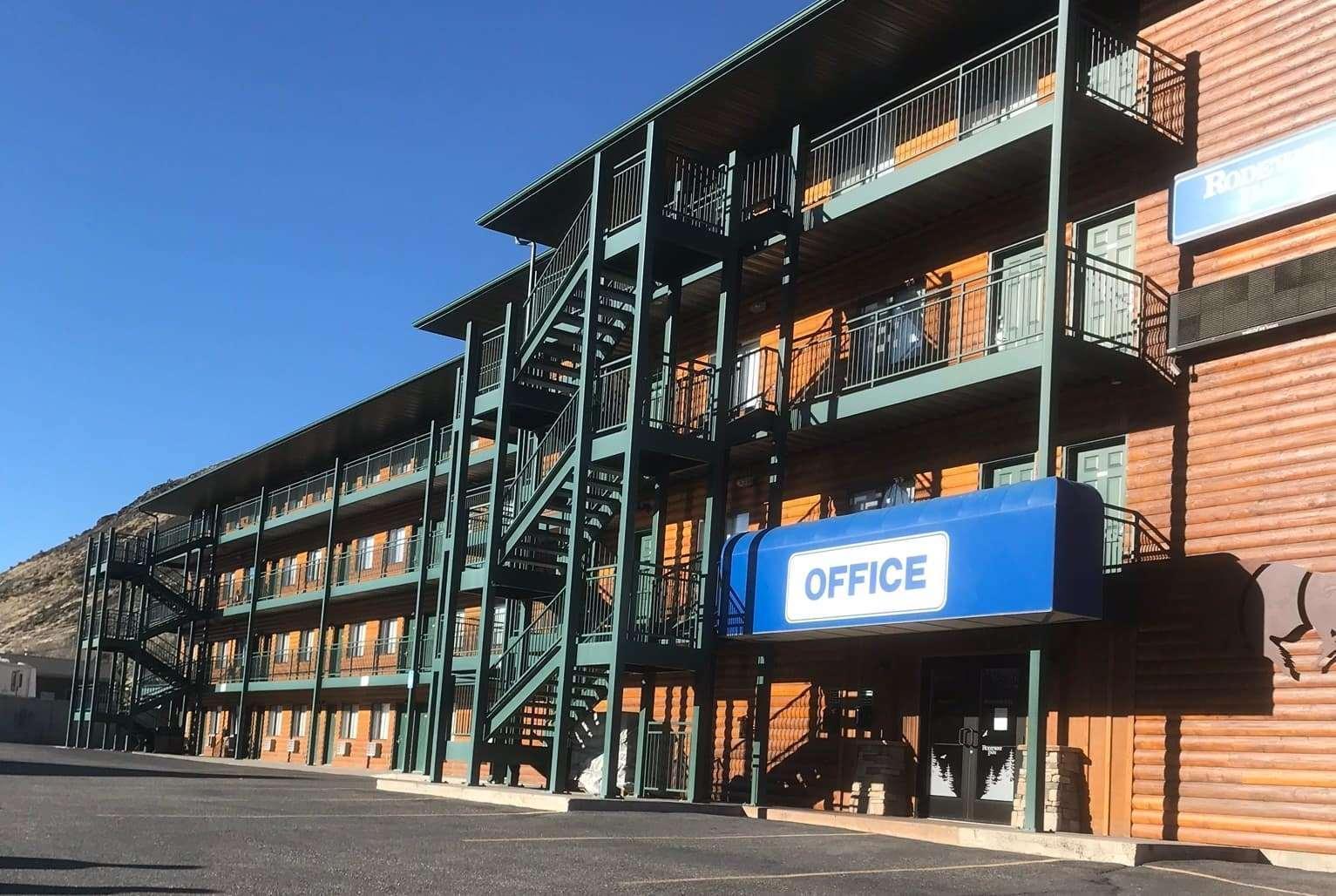 Travelodge By Wyndham Gardiner Yellowstone Park North Entr Екстериор снимка