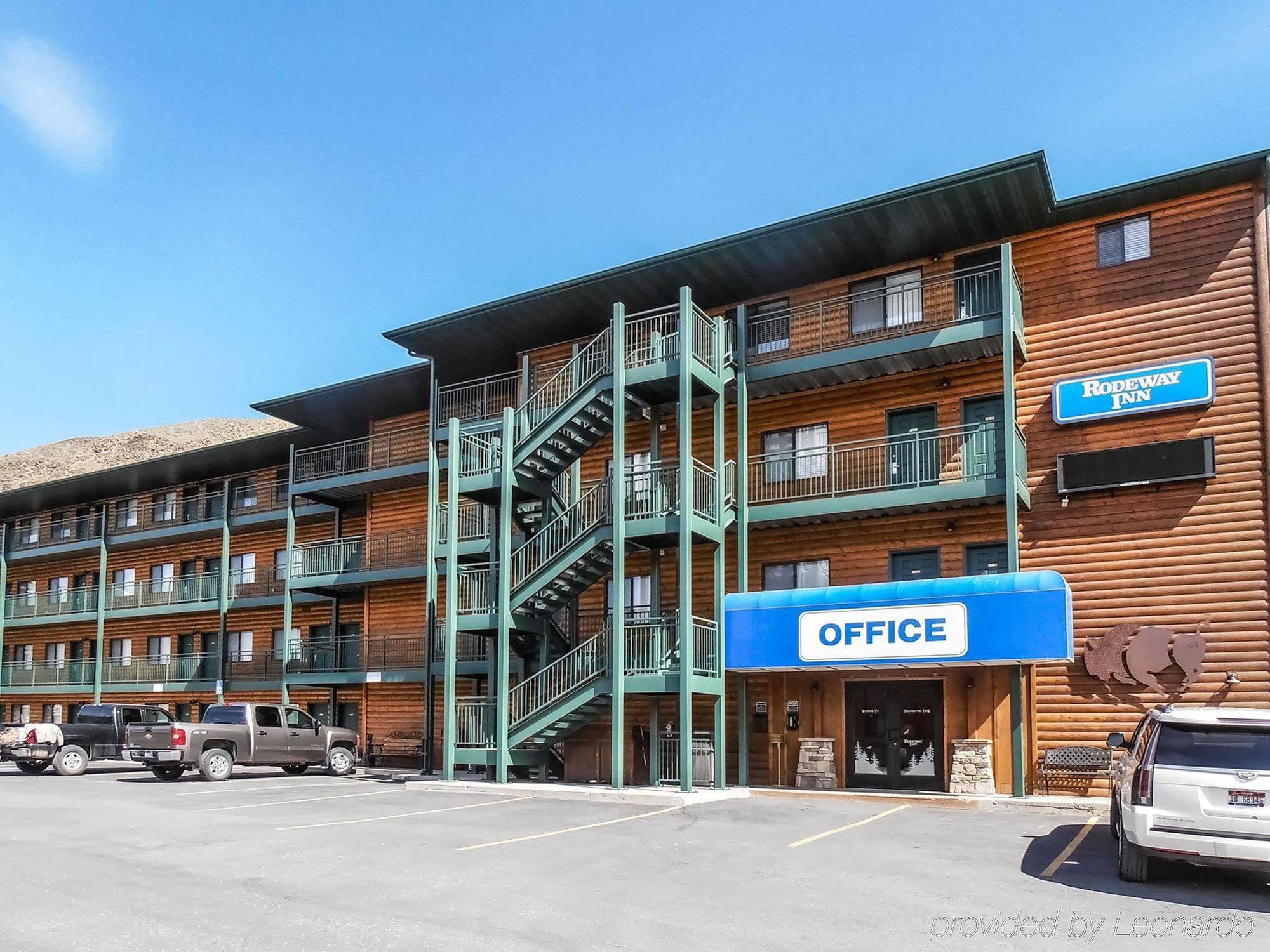 Travelodge By Wyndham Gardiner Yellowstone Park North Entr Екстериор снимка