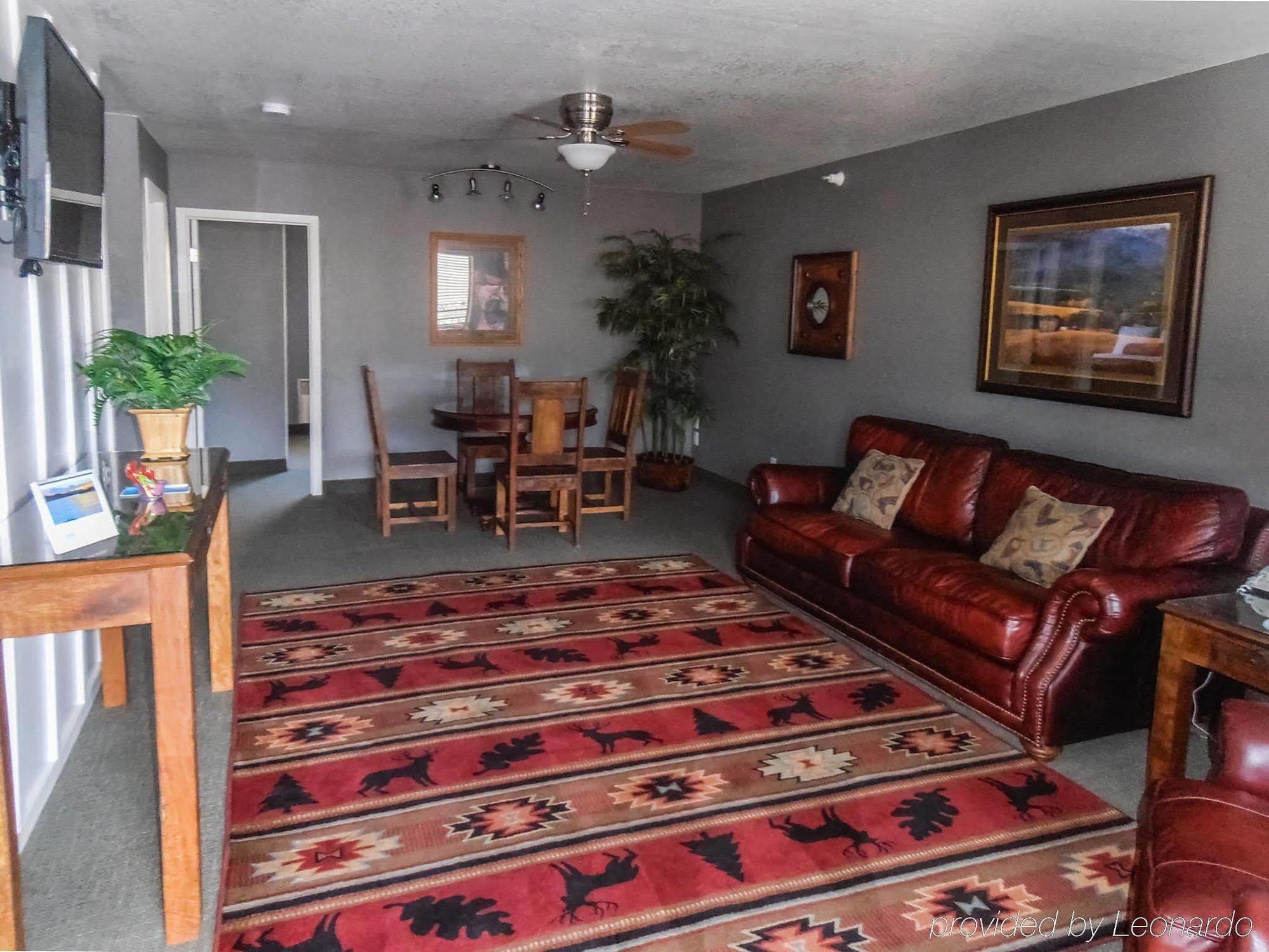 Travelodge By Wyndham Gardiner Yellowstone Park North Entr Екстериор снимка