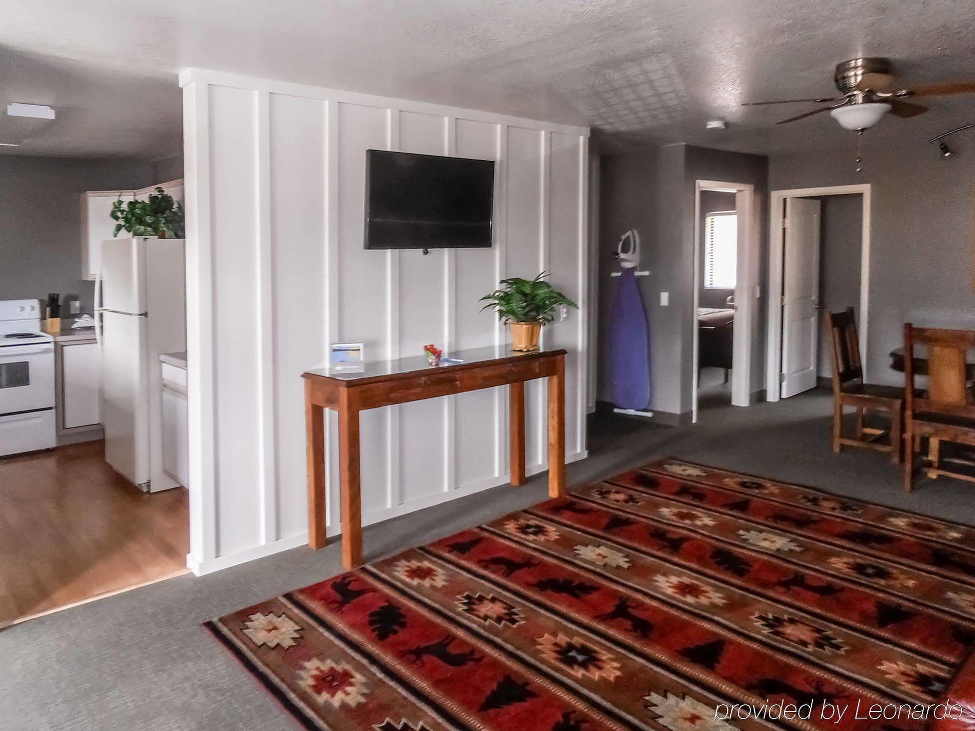 Travelodge By Wyndham Gardiner Yellowstone Park North Entr Екстериор снимка