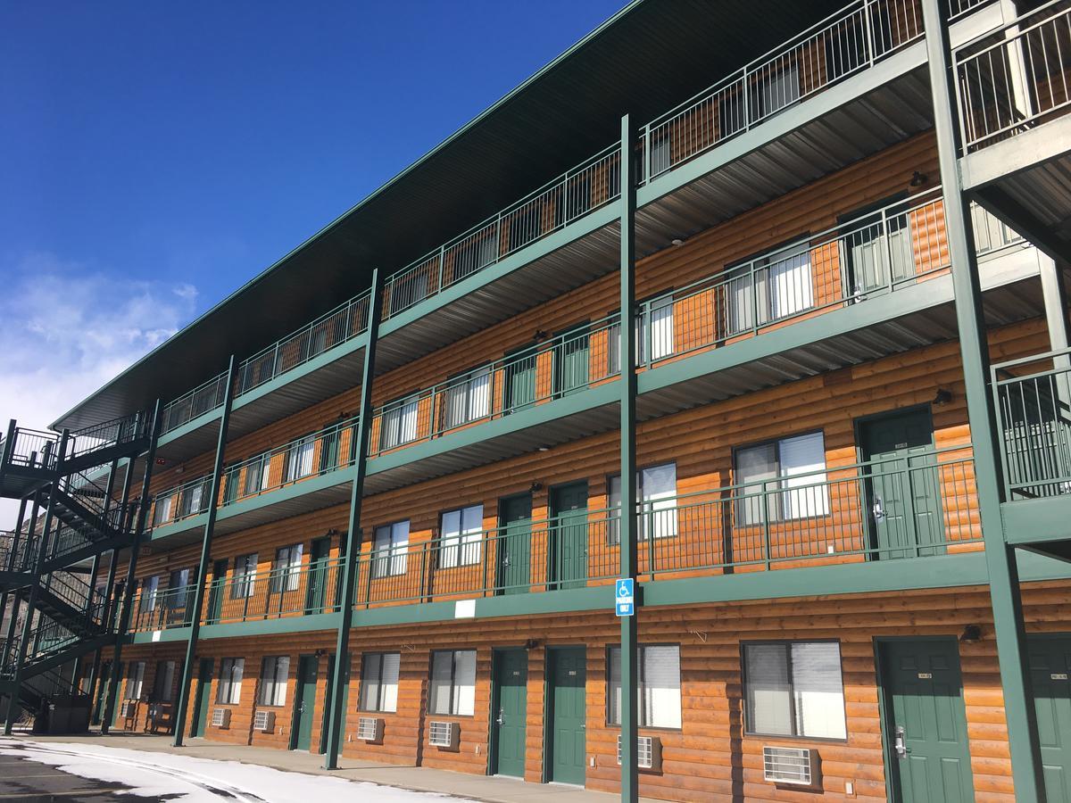 Travelodge By Wyndham Gardiner Yellowstone Park North Entr Екстериор снимка