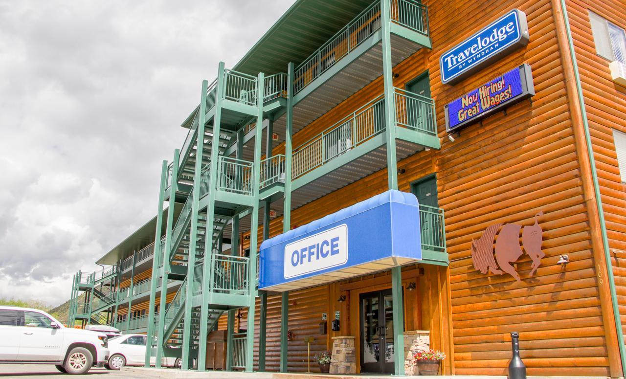 Travelodge By Wyndham Gardiner Yellowstone Park North Entr Екстериор снимка