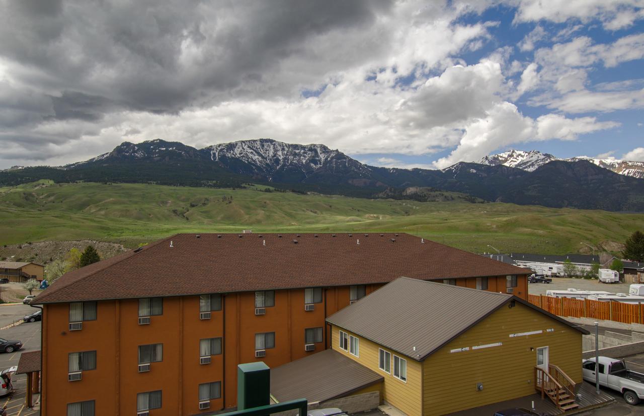 Travelodge By Wyndham Gardiner Yellowstone Park North Entr Екстериор снимка